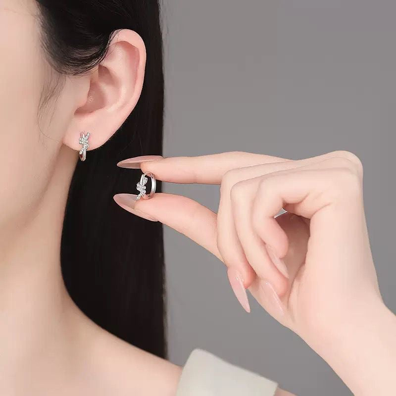 [PRE-ORDER] Aurelia knot Huggies Earrings