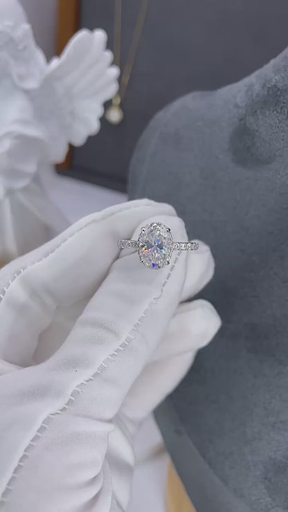 Luna Oval Ring